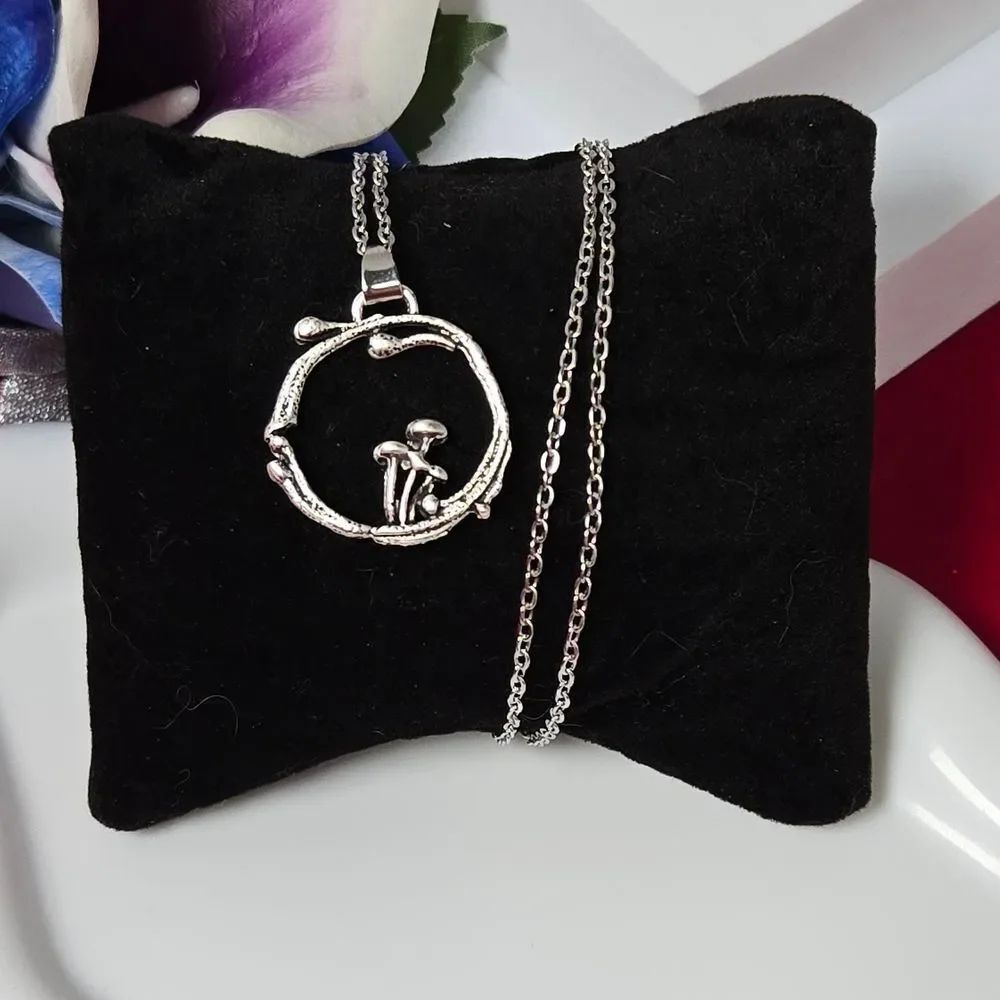 Silver Mushroom Pendant Necklace 🍄 Cottagecore Fairycore Whimsical Toadstool